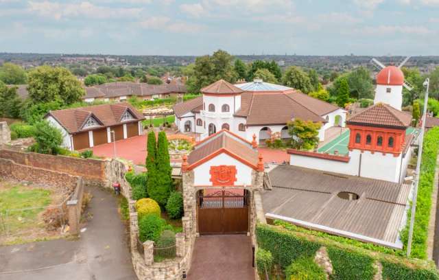 Detached House for sale with 4 bedrooms, Reservoir Passage Wednesbury, Staffordshire