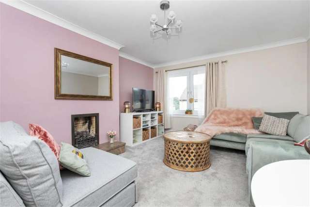 2 Bed Flat - Second Floor with 1 Reception Room