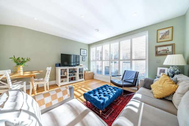 Flat Under Offer in London, England