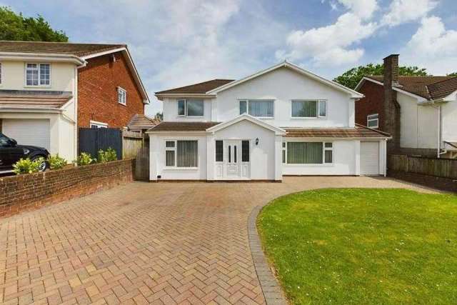 5 bedroom detached house for sale