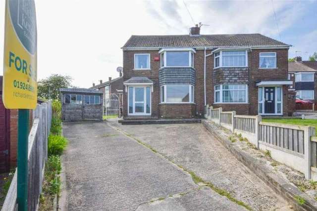 3 bedroom semi-detached house for sale