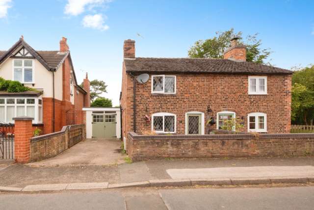 Cottage For Sale in Sandbach, England