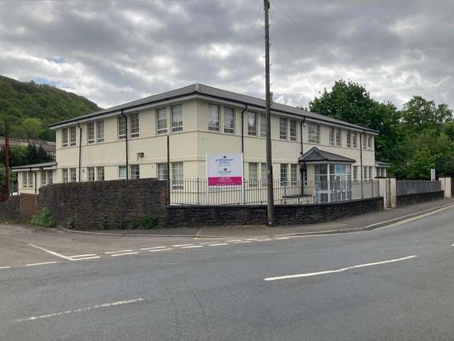 Office For Rent in Bettws Disserth, Wales