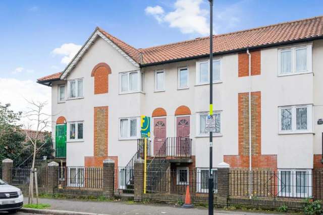 House Under Offer in London, England