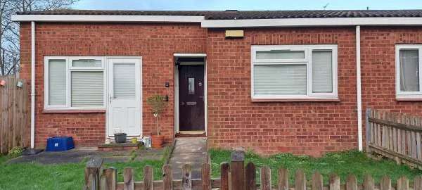 Bungalow For Rent in Hertsmere, England