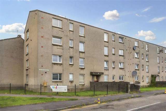 2 Bed Flat - First Floor with 1 Reception Room