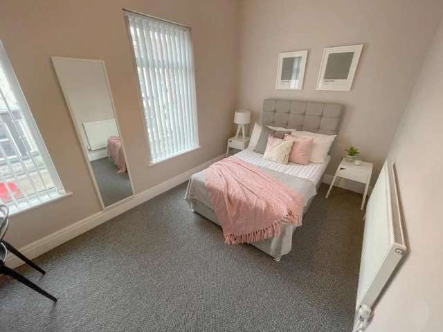 4 bedroom terraced house to rent