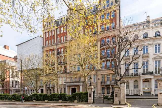 Flat for sale in Rutland Gardens, Knightsbridge SW7