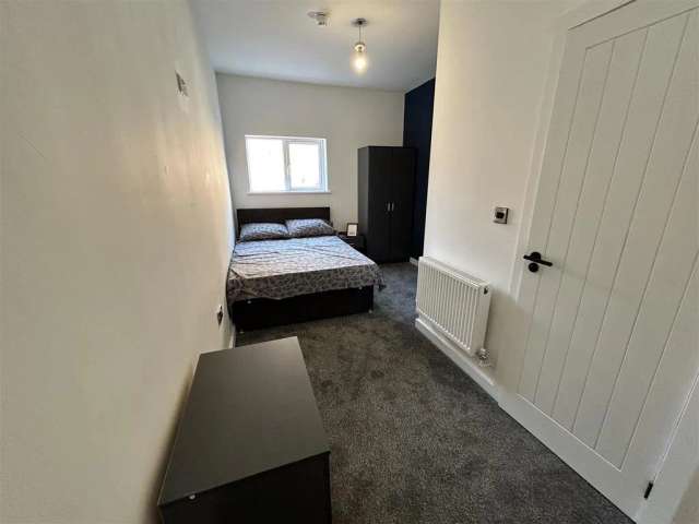 1 bedroom in a house share to rent