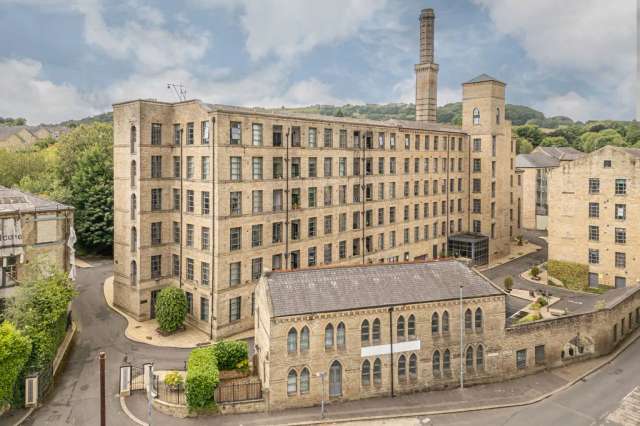 Flat For Sale in Kirklees, England