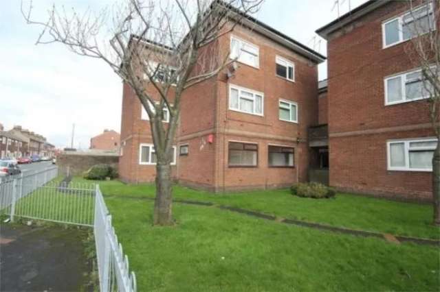 1 bed maisonette in Kingsway/Shaw Lane