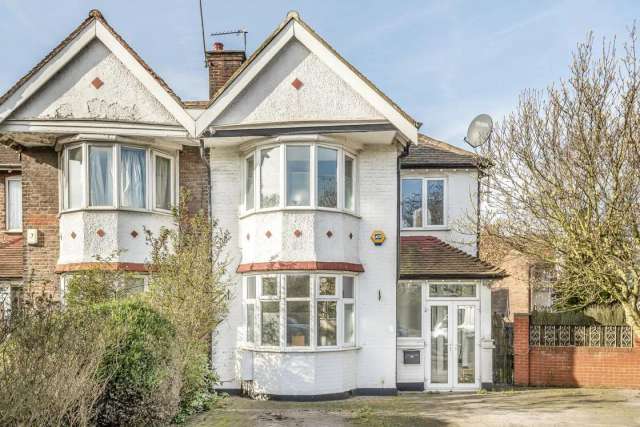 House Under Offer in London, England