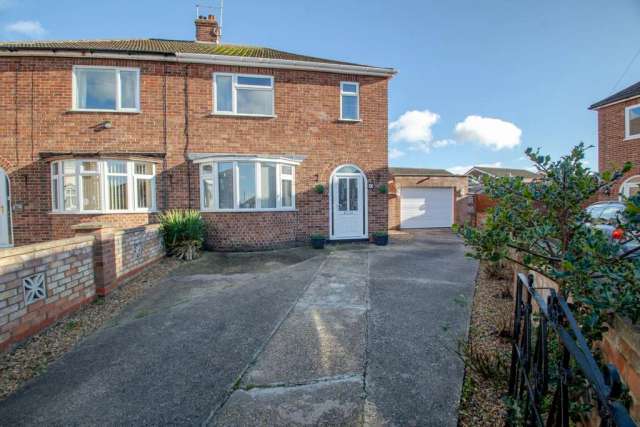 3 bedroom semi-detached house for sale