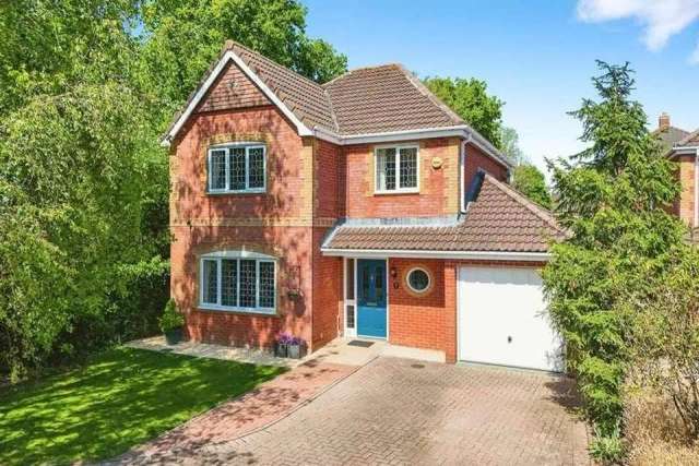 4 bedroom detached house for sale