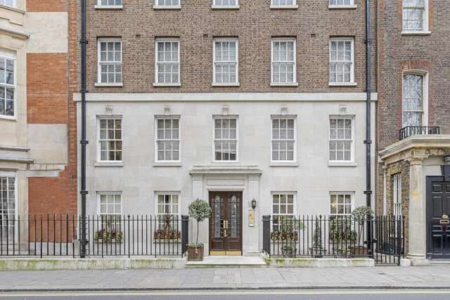 Flat For Sale in City of Westminster, England