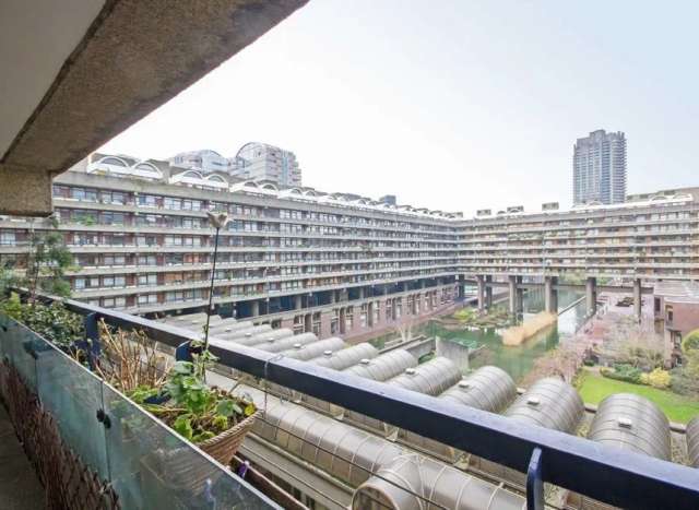 Flat For Sale in City of London, England