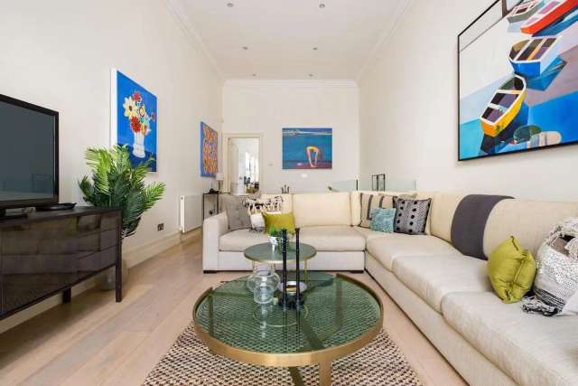 Flat Under Offer in City of Westminster, England