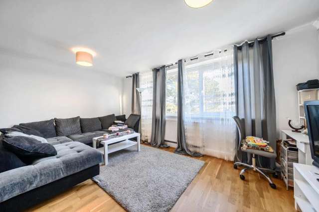 Flat Under Offer in London, England