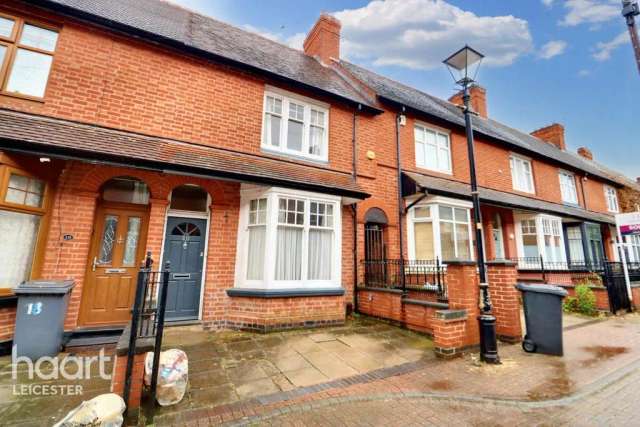 3 bedroom terraced house for sale