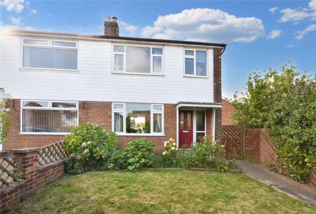 House For Sale in Leeds, England