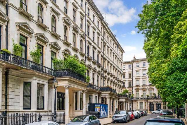 Flat For Sale in City of Westminster, England