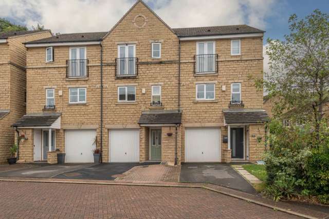 House For Sale in Kirklees, England