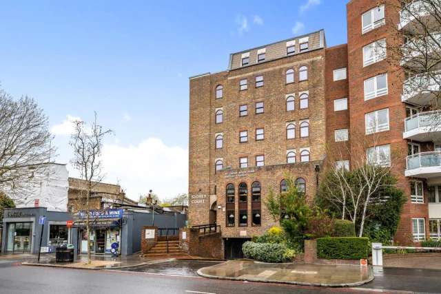 Flat Under Offer in London, England