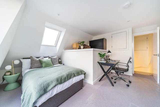 Flat Under Offer in London, England