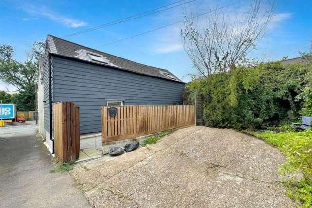 2 bedroom detached house for sale