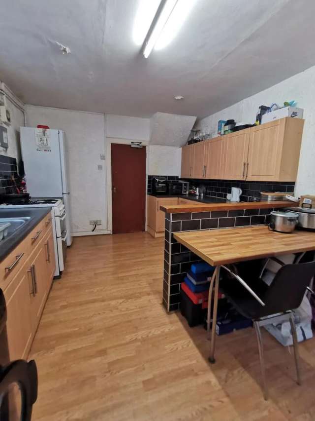 4 bedroom terraced house to rent