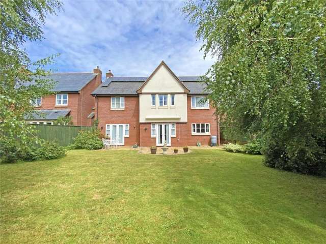 4 bedroom detached house for sale