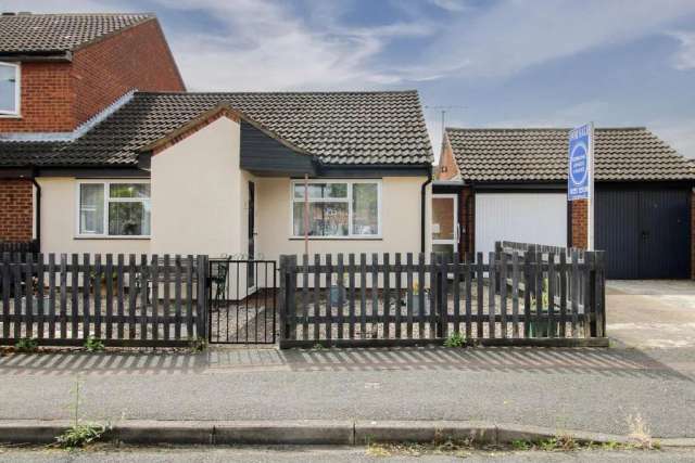 2 bedroom semi-detached bungalow for sale