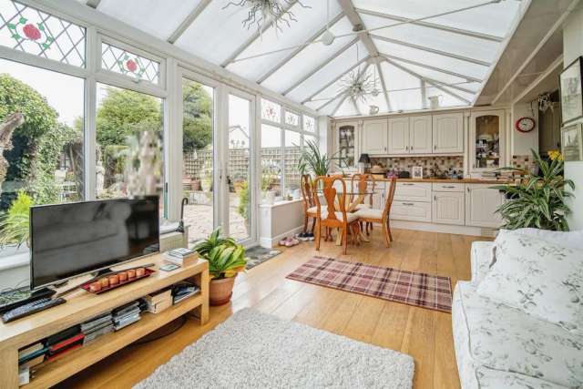 Bungalow For Sale in Hull, England