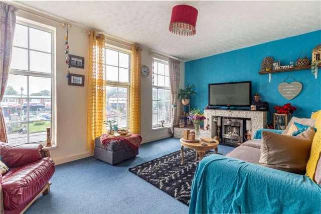 3 bed flat for sale