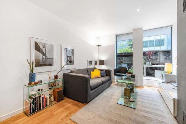 Flat Under Offer in City of Westminster, England