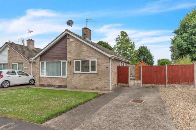 2 bedroom detached bungalow for sale