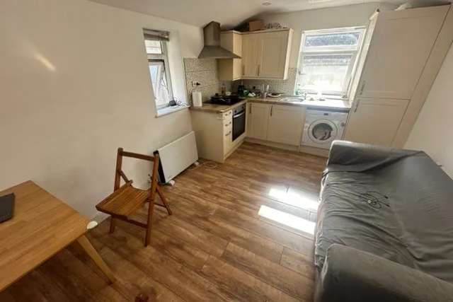 Flat to rent in Clifton Street, Roath, Roath CF24