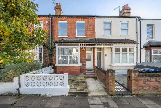 House Under Offer in London, England