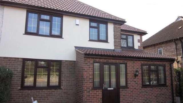 6 bedroom semi-detached house to rent