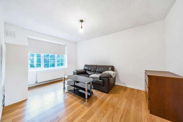 Flat Under Offer in London, England