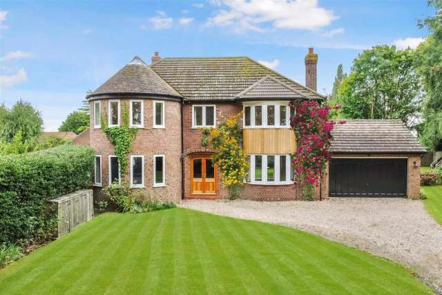 5 bedroom detached house for sale