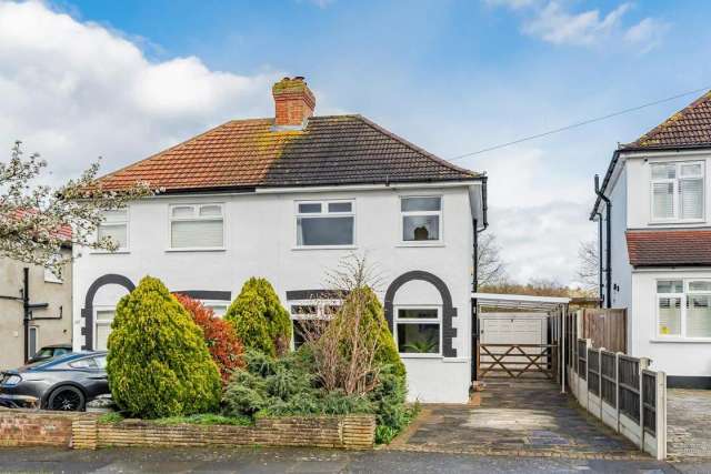 House Under Offer in London, England