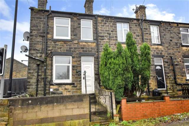 House For Sale in Leeds, England