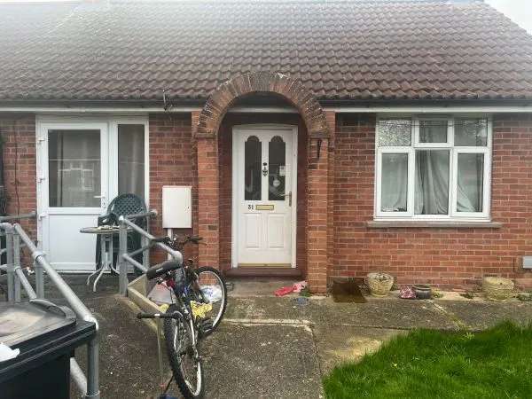 Bungalow For Rent in South Kesteven, England