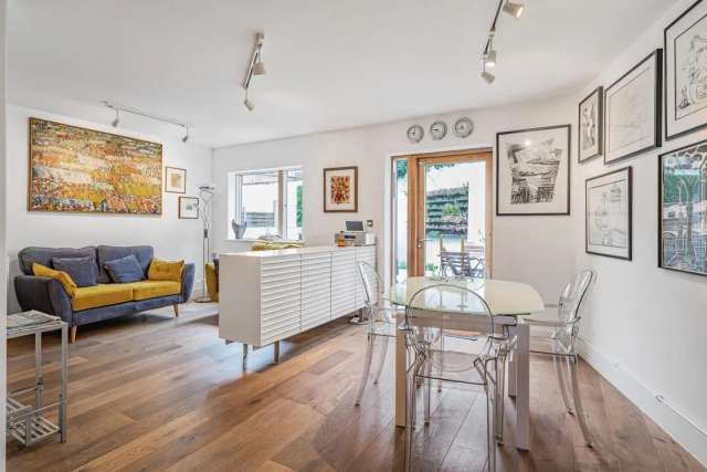 Flat Under Offer in London, England