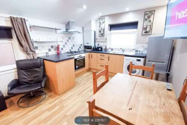 Flat to rent in Cowbridge Road East, Cardiff CF5