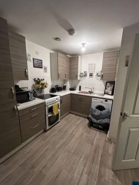 Flat For Rent in Guildford, England