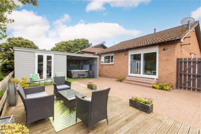 2 Bed Bungalow - Detached with 1 Reception Room