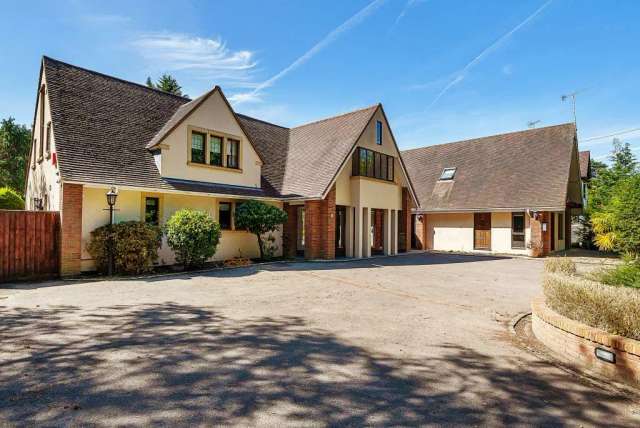 Maisonette For Rent in Ascot, England