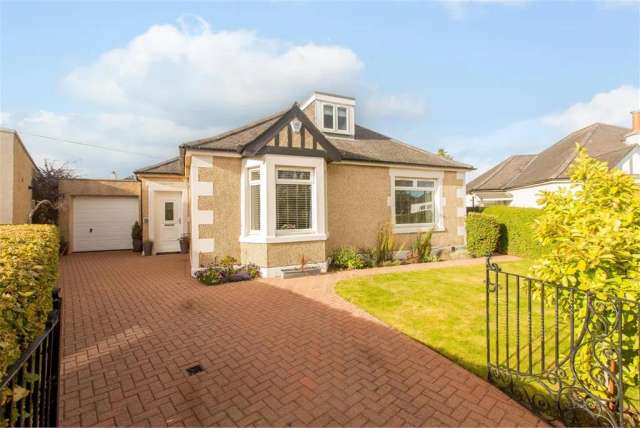 3 Bed House - Detached with 1 Reception Room